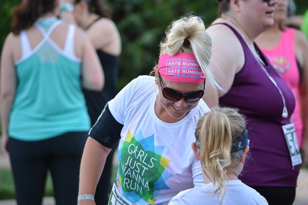 Mom helping daughter on girls just wanna run race