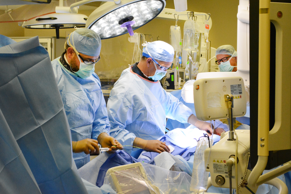 A team does a cardiovascular procedure.